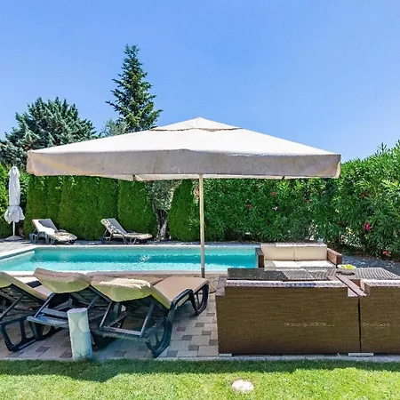 Strandnahes Haus Mit Terrasse Und Pool