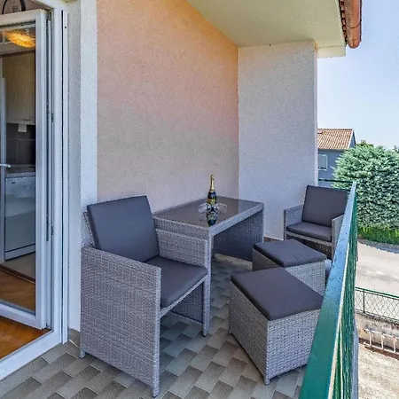 Strandnahes Haus Mit Terrasse Und Pool Holiday home Pula