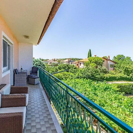 Strandnahes Haus Mit Terrasse Und Pool Hébergement de vacances *