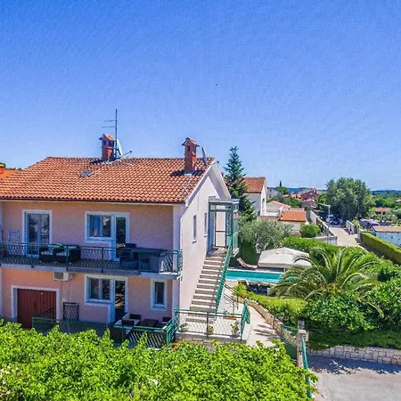 Strandnahes Haus Mit Terrasse Und Pool Hébergement de vacances